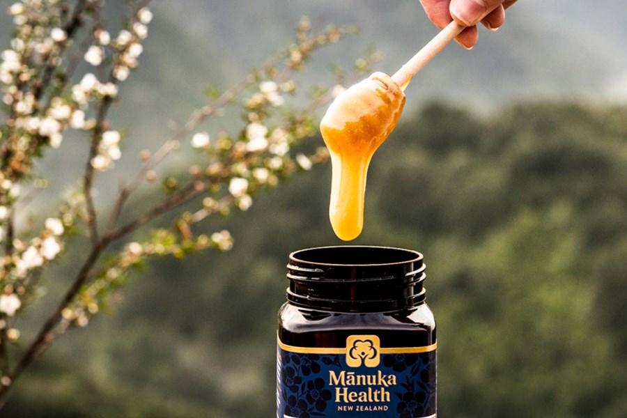 Give your winter health a boost with Mānuka honey.